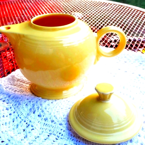💛Pale Yellow Fiestaware Art Deco Style Large Tea pot💛 - Picture 4 of 9